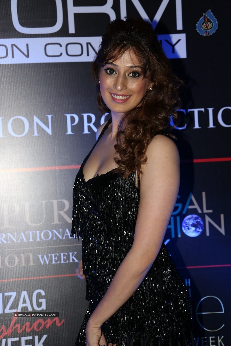 Raai Laxmi New Stills - 99 / 139 photos