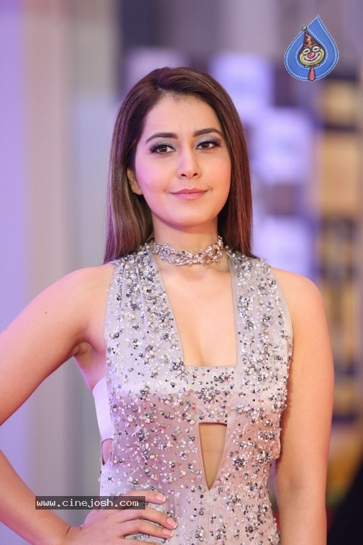 Raashi Khanna at Gaana Mirchi Music Awards - 1 / 21 photos