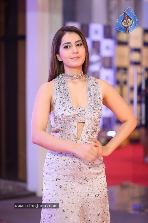Raashi Khanna at Gaana Mirchi Music Awards - 3 / 21 photos
