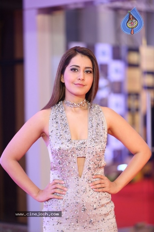 Raashi Khanna at Gaana Mirchi Music Awards - 12 / 21 photos