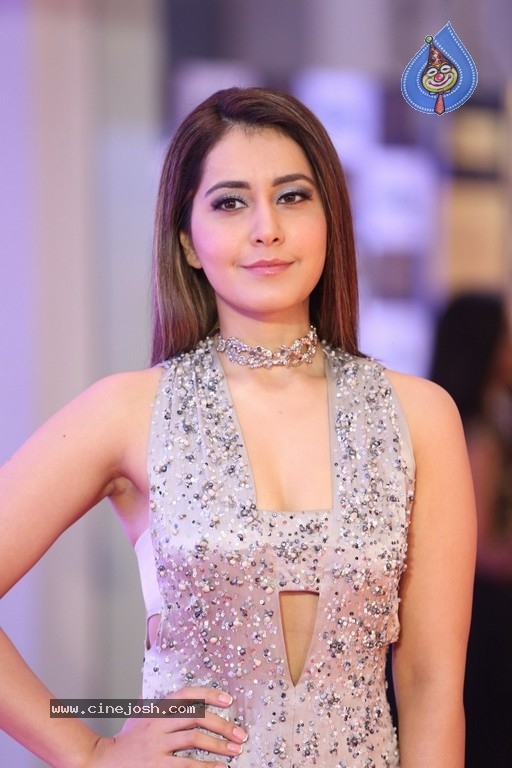 Raashi Khanna at Gaana Mirchi Music Awards - 20 / 21 photos