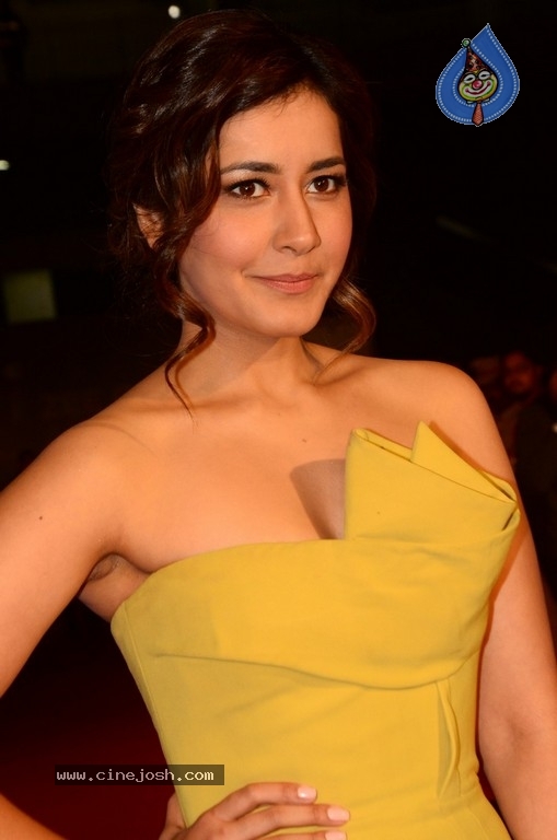 Raashi Khanna at Zee Cine Awards 2018 - 4 / 20 photos