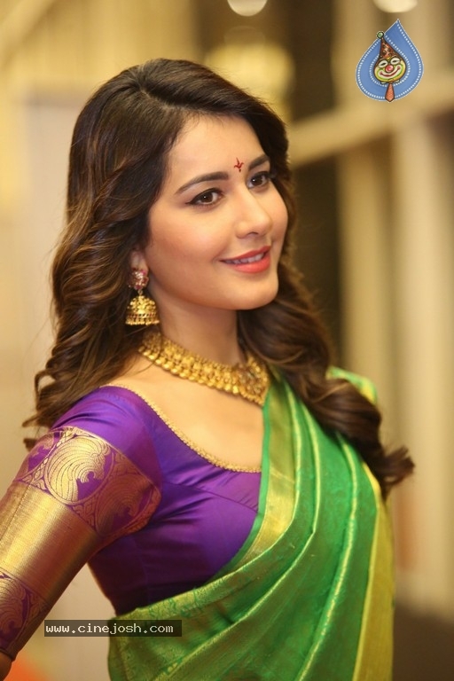 Raashi Khanna Gallery - 3 / 38 photos