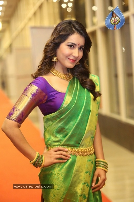 Raashi Khanna Gallery - 6 / 38 photos