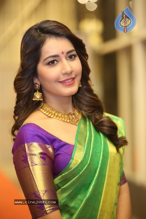 Raashi Khanna Gallery - 7 / 38 photos