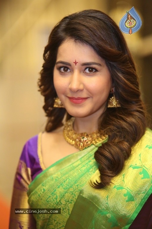 Raashi Khanna Gallery - 21 / 38 photos