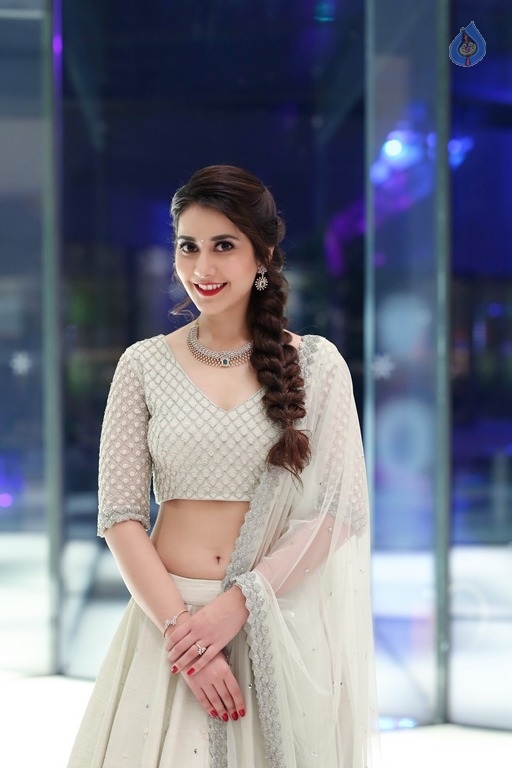 Raashi Khanna Latest Gallery - 4 / 21 photos