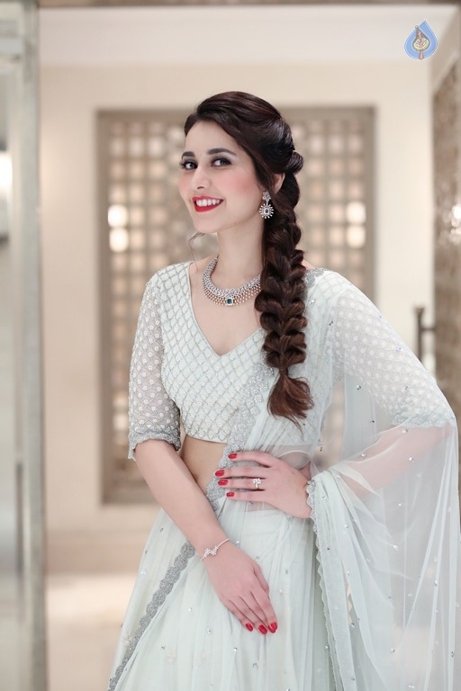 Raashi Khanna Latest Gallery - 6 / 21 photos