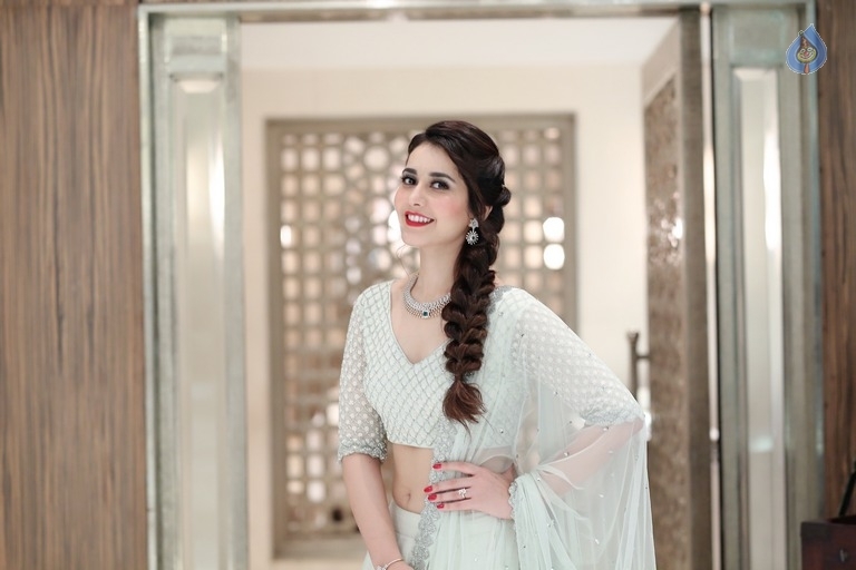 Raashi Khanna Latest Gallery - 9 / 21 photos