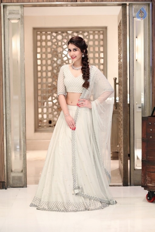 Raashi Khanna Latest Gallery - 15 / 21 photos