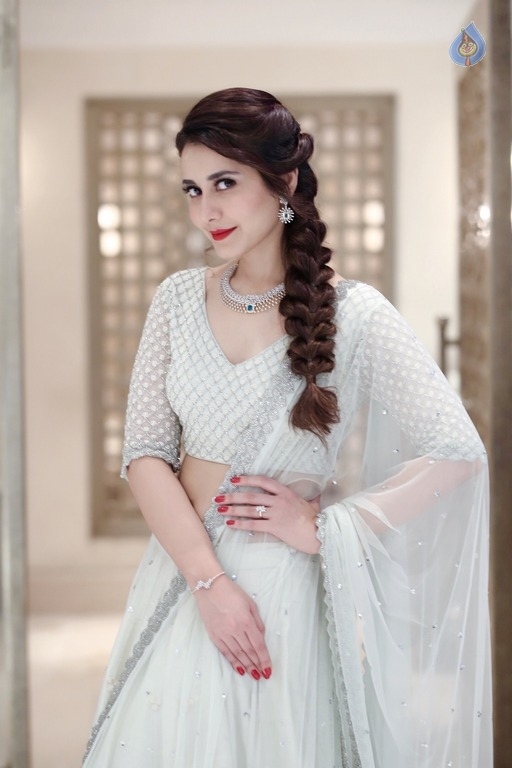 Raashi Khanna Latest Gallery - 16 / 21 photos
