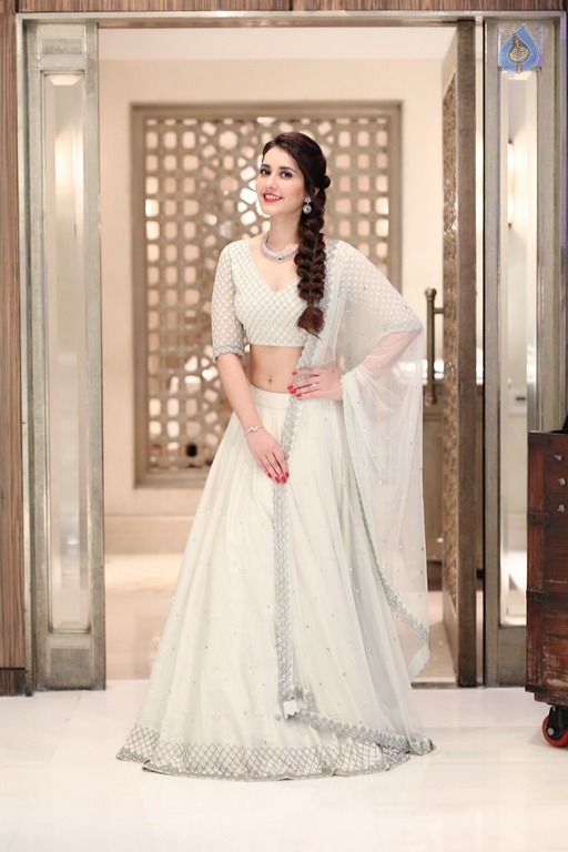 Raashi Khanna Latest Gallery - 21 / 21 photos