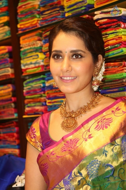 Raashi Khanna Latest Photos - 6 / 35 photos