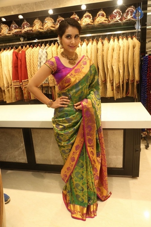 Raashi Khanna Latest Photos - 12 / 35 photos