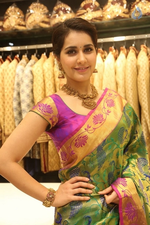 Raashi Khanna Latest Photos - 22 / 35 photos