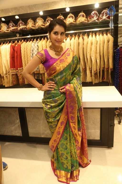 Raashi Khanna Latest Photos - 23 / 35 photos