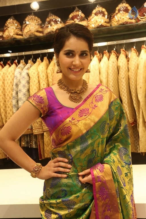 Raashi Khanna Latest Photos - 24 / 35 photos