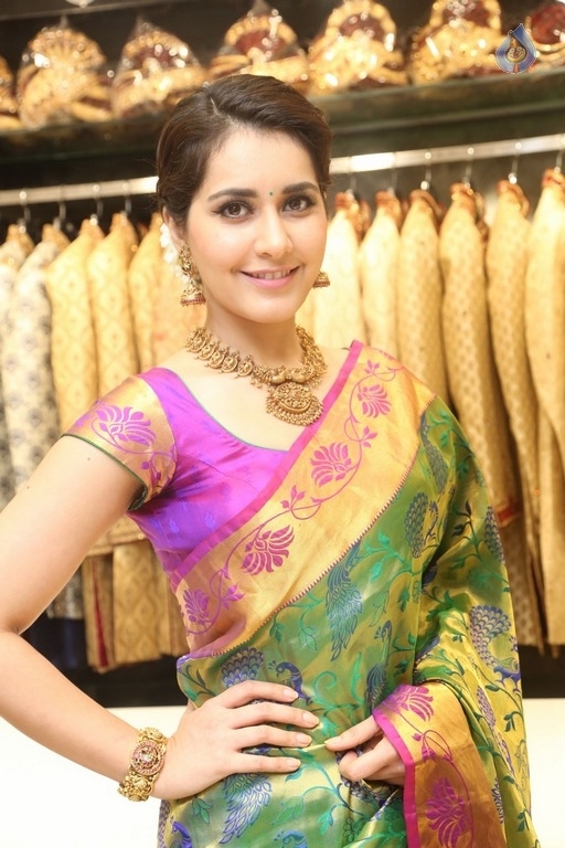 Raashi Khanna Latest Photos - 27 / 35 photos
