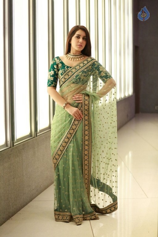 Raashi Khanna Latest Photos - 4 / 21 photos