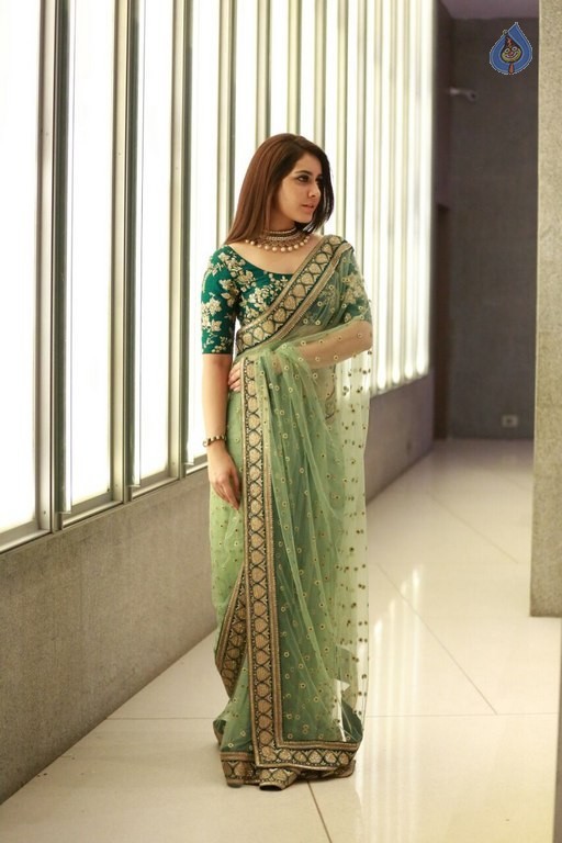 Raashi Khanna Latest Photos - 9 / 21 photos