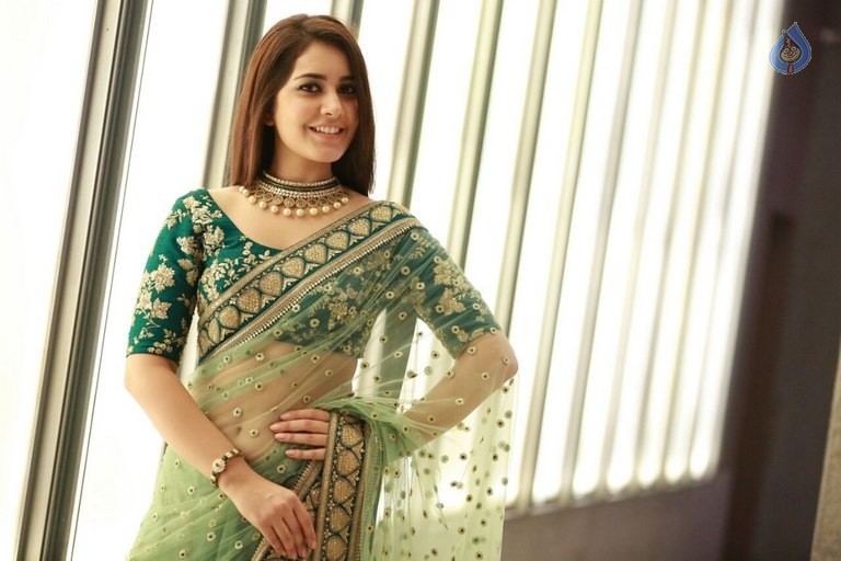 Raashi Khanna Latest Photos - 15 / 21 photos