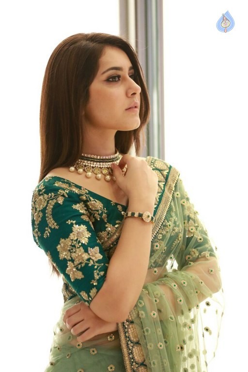 Raashi Khanna Latest Photos - 18 / 21 photos