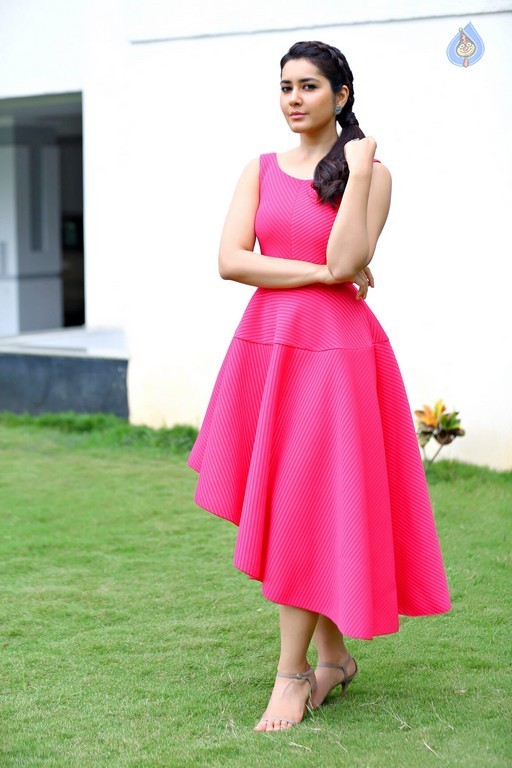Raashi Khanna Latest Photos - 12 / 36 photos
