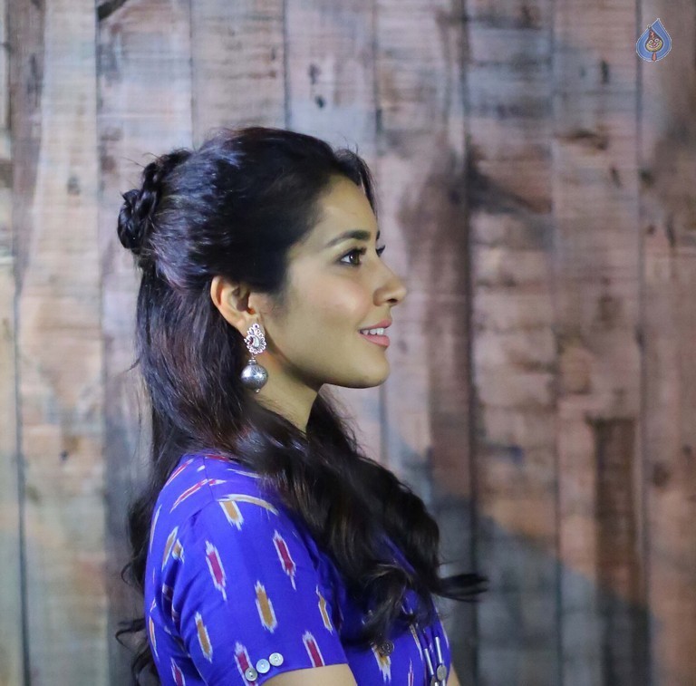 Raashi Khanna Latest Photos - 18 / 36 photos