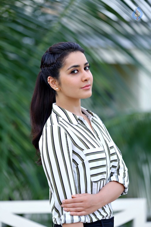 Raashi Khanna Latest Photos - 23 / 36 photos