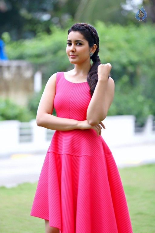 Raashi Khanna Latest Photos - 24 / 36 photos