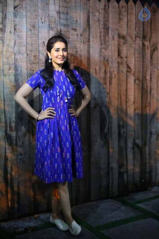 Raashi Khanna Latest Photos - 32 / 36 photos