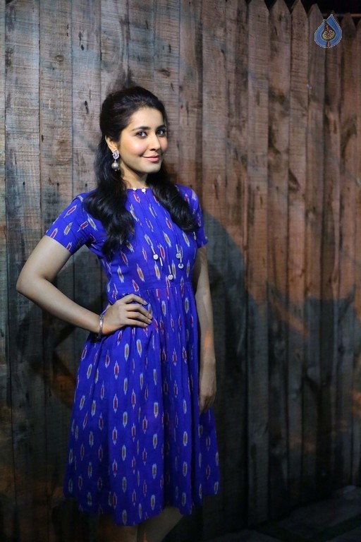 Raashi Khanna Latest Photos - 33 / 36 photos