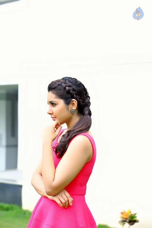 Raashi Khanna Latest Photos - 36 / 36 photos