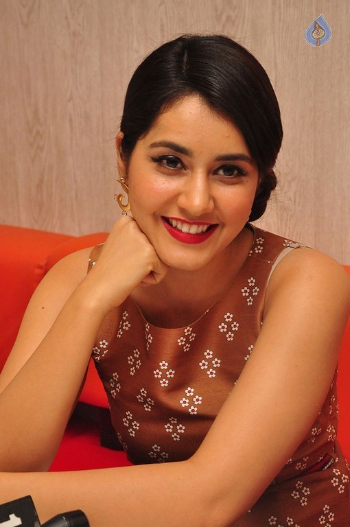 Raashi Khanna Latest Pics - 7 / 31 photos