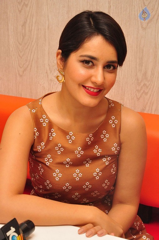 Raashi Khanna Latest Pics - 15 / 31 photos