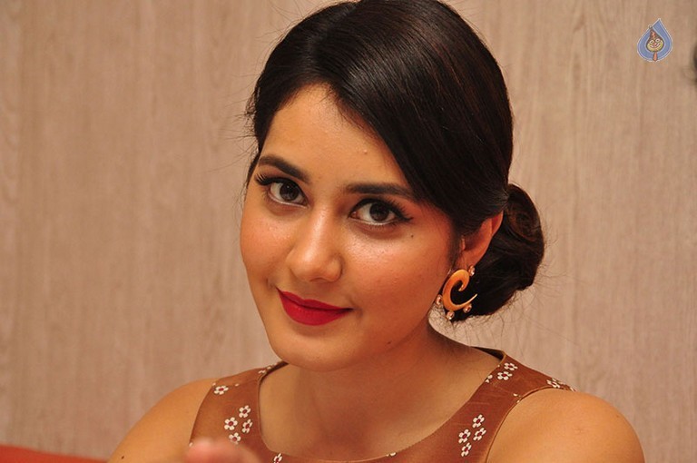 Raashi Khanna Latest Pics - 24 / 31 photos