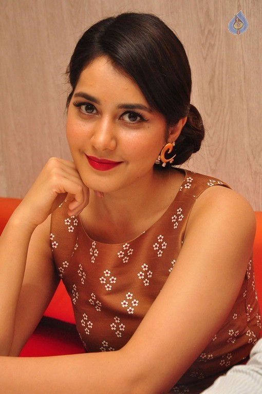 Raashi Khanna Latest Pics - 28 / 31 photos