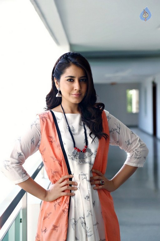 Raashi Khanna Latest Pictures - 8 / 28 photos