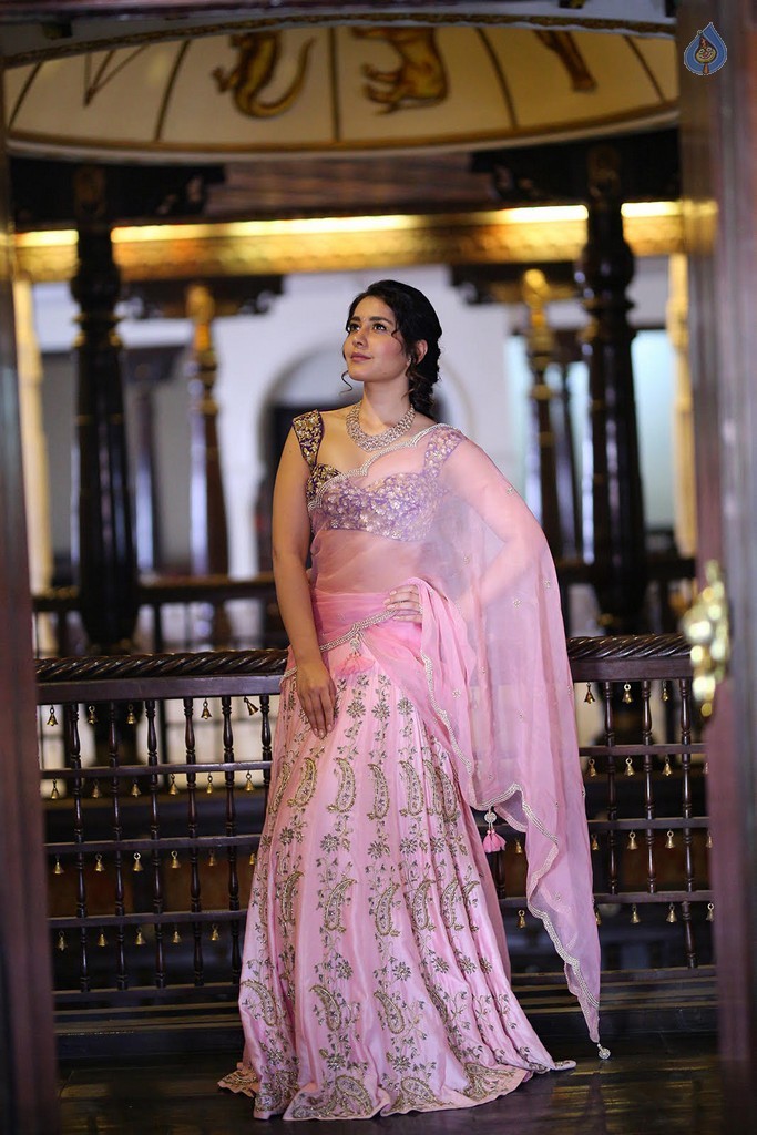 Raashi Khanna Latest Pictures - 4 / 25 photos