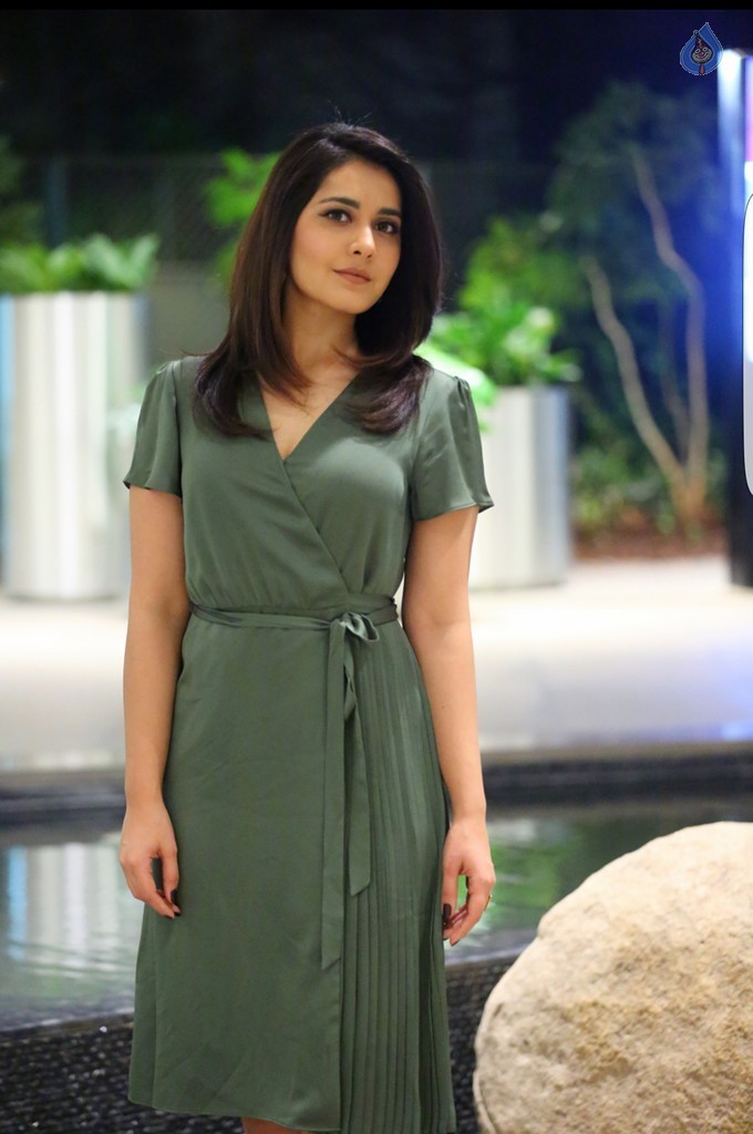 Raashi Khanna Latest Pictures - 18 / 25 photos