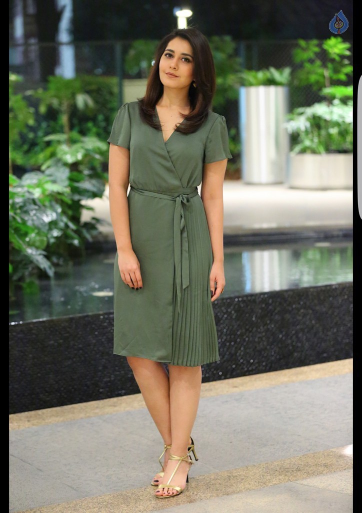 Raashi Khanna Latest Pictures - 21 / 25 photos