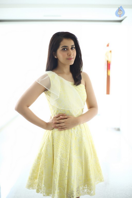 Raashi Khanna Latest Stills - 2 / 4 photos