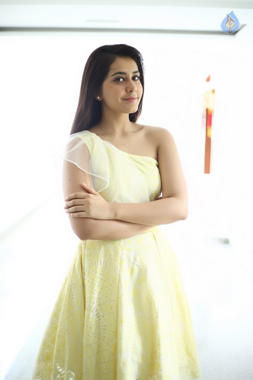 Raashi Khanna Latest Stills - 4 / 4 photos