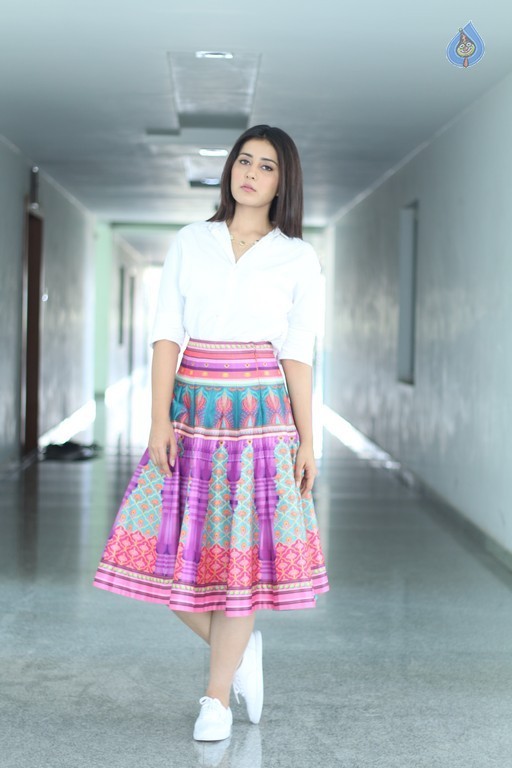 Raashi Khanna New Gallery - 5 / 6 photos