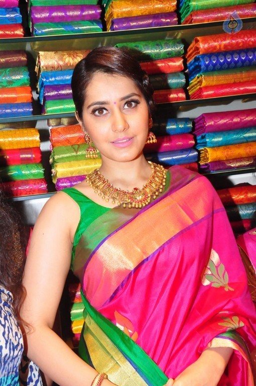 Raashi Khanna New Pics - 14 / 40 photos