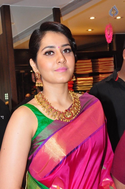 Raashi Khanna New Pics - 15 / 40 photos