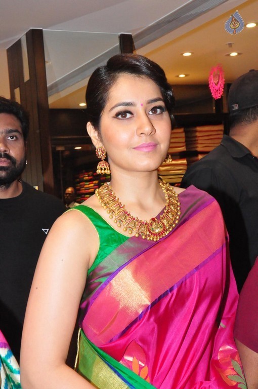 Raashi Khanna New Pics - 35 / 40 photos