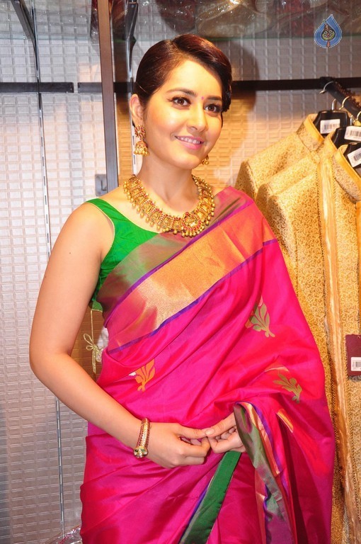 Raashi Khanna New Pics - 38 / 40 photos