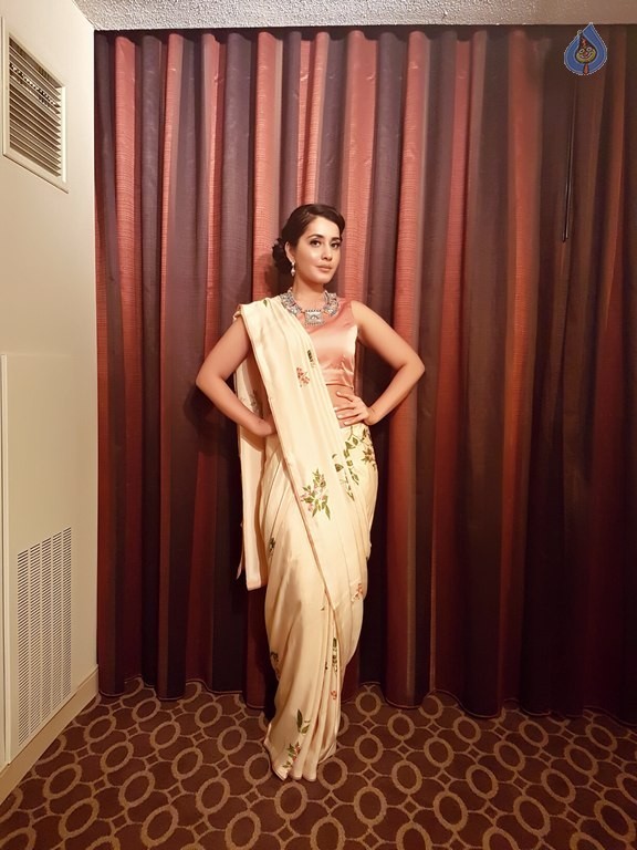 Raashi Khanna New Pics - 2 / 11 photos