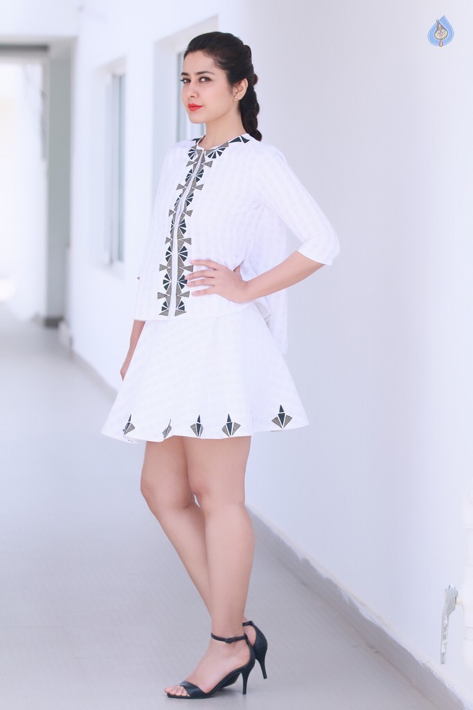 Raashi Khanna New Pictures - 11 / 14 photos